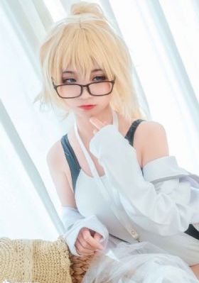 理论片大全_十万网红美女美酱
